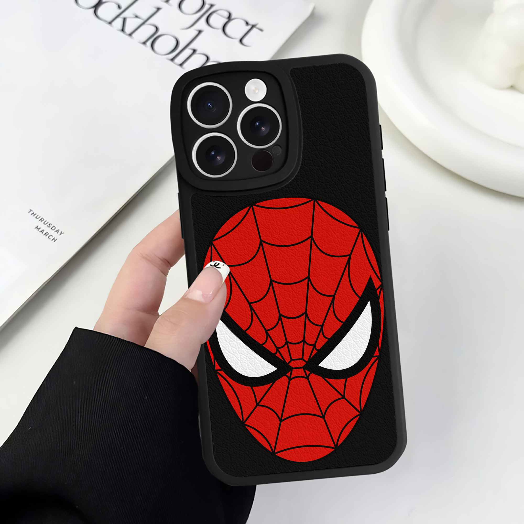 Spider Man スパイダーマン 【iPhone 16シリーズ対応】シリコンスマホケース（レザー調） 材質：シリコン